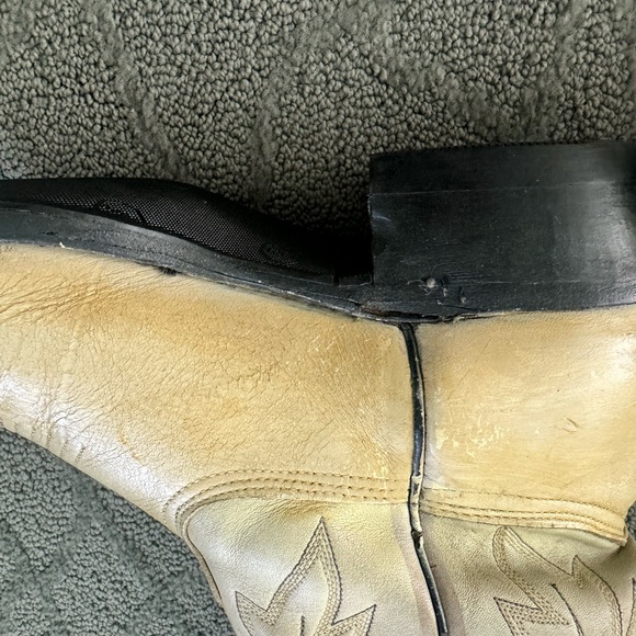 Vintage White Cowboy Boots - Picture 4 of 7